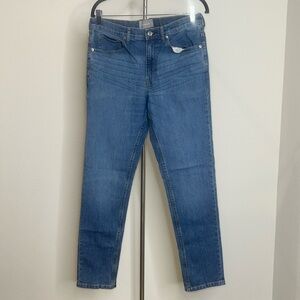 🔹 Everlane Slim Jeans